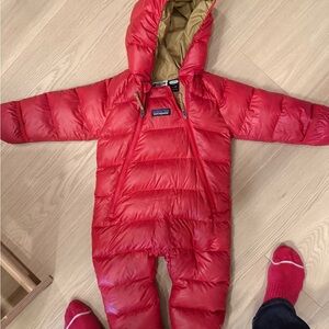 Patagonia Infant Hi-Loft Down Sweater™ Bunting 6-12 MO- one piece snow suit
